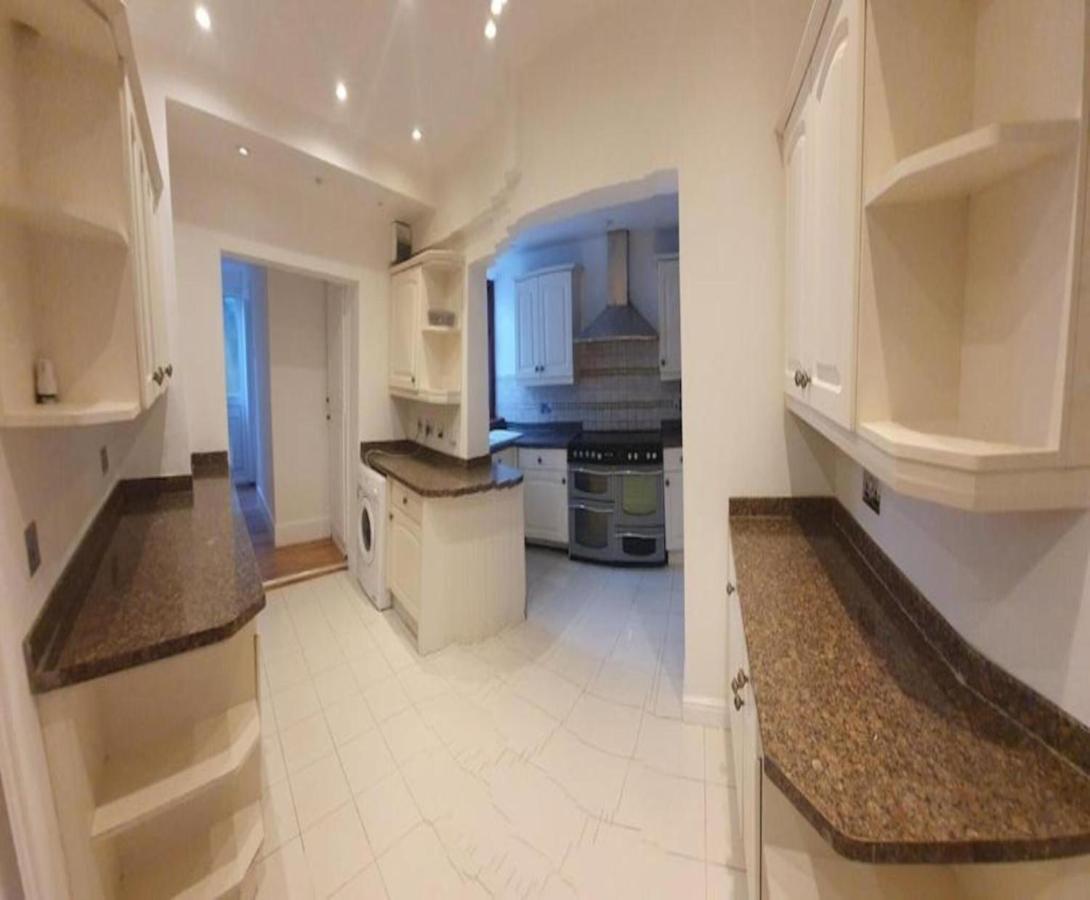 Oyo Timi Holiday Homes Londra Exterior foto
