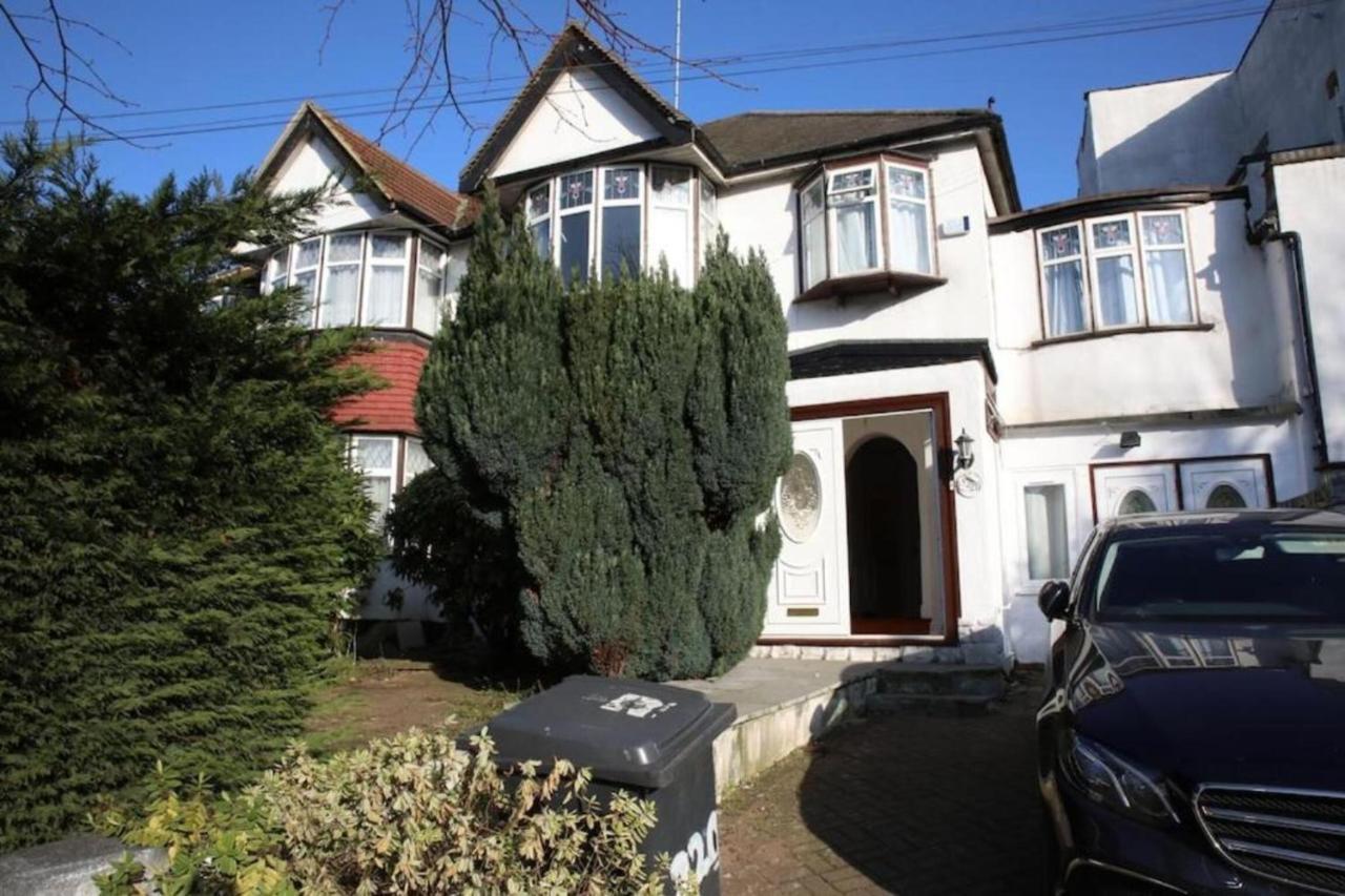 Oyo Timi Holiday Homes Londra Exterior foto