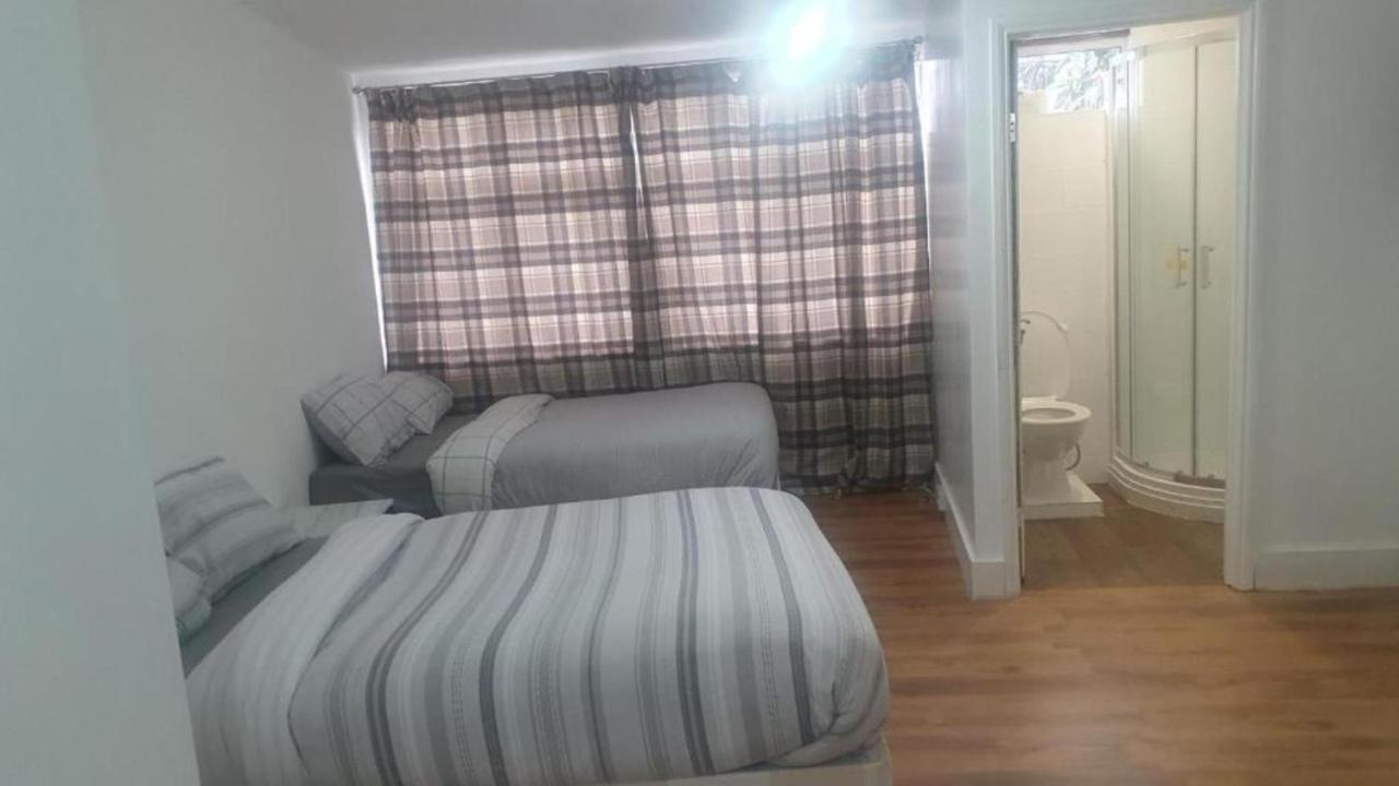 Oyo Timi Holiday Homes Londra Exterior foto